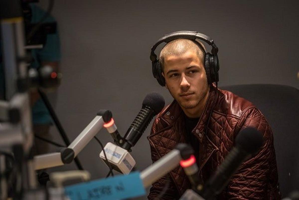 Nick Jonas en el programa que realizó en el Hospital Infantil County Orange