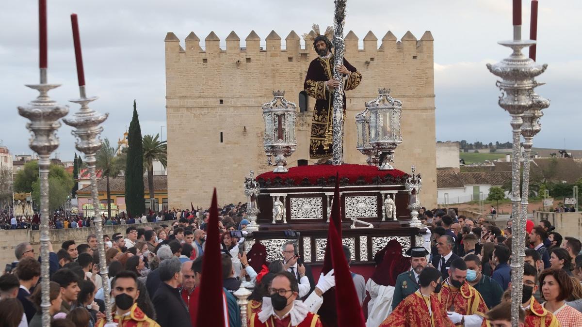 La procesión de la Vera-Cruz durante la Semana Santa del 2022 en Córdoba.