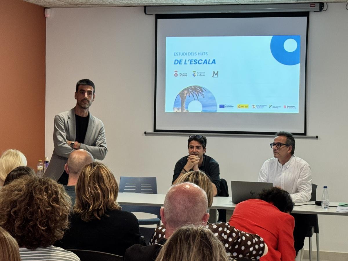 Presentació d'un estudi sobre habitatges d'ús turístic a l'Escala.