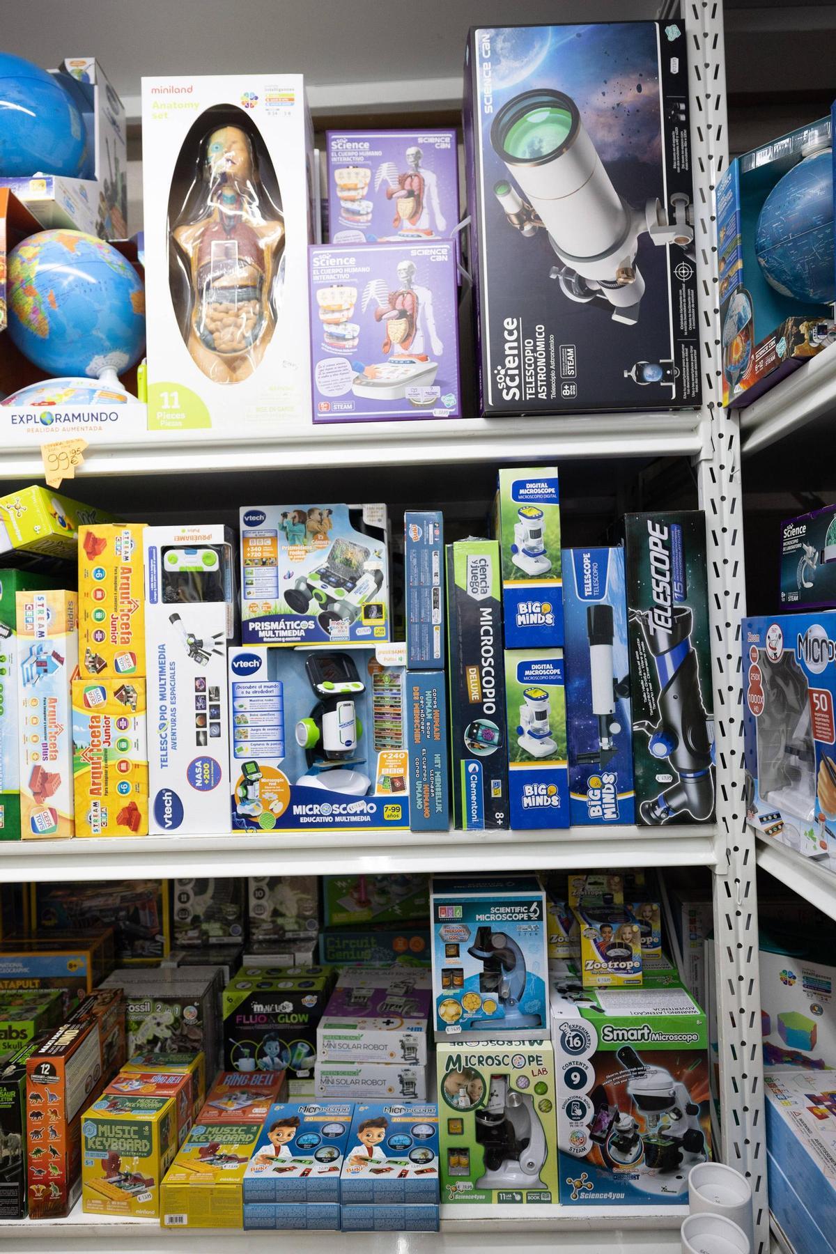 Galería de imágenes de una juguetería en la previa de Navidad y Reyes