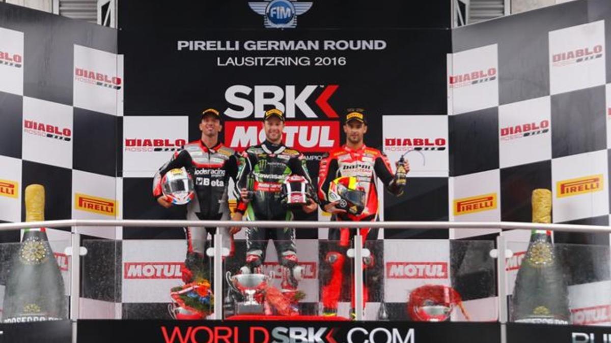 De Angelis, Rea y Forés en el podio de la segunda carrera de Superbike en Lausitzring