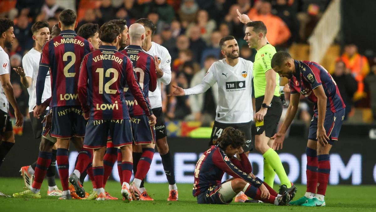 Todas las imágenes del Valencia CF - Levante UD en Mestalla
