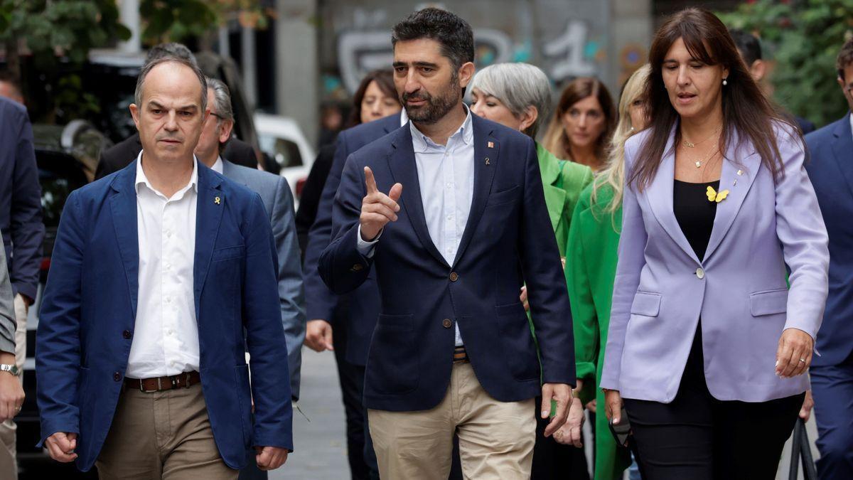 Llegada de la ejecutiva de Junts a la sede del partido.