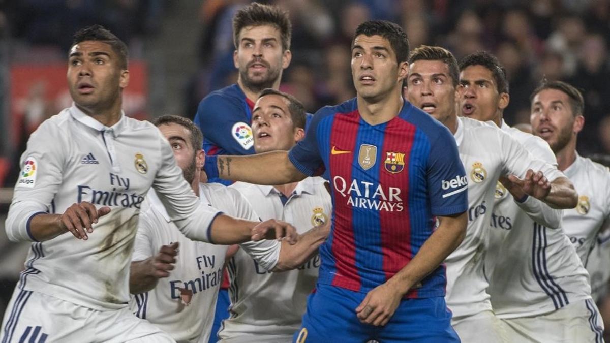 Seis jugadores del Madrid y los barcelonistas Suárez y Piqué, en el último clásico del Camp Nou.