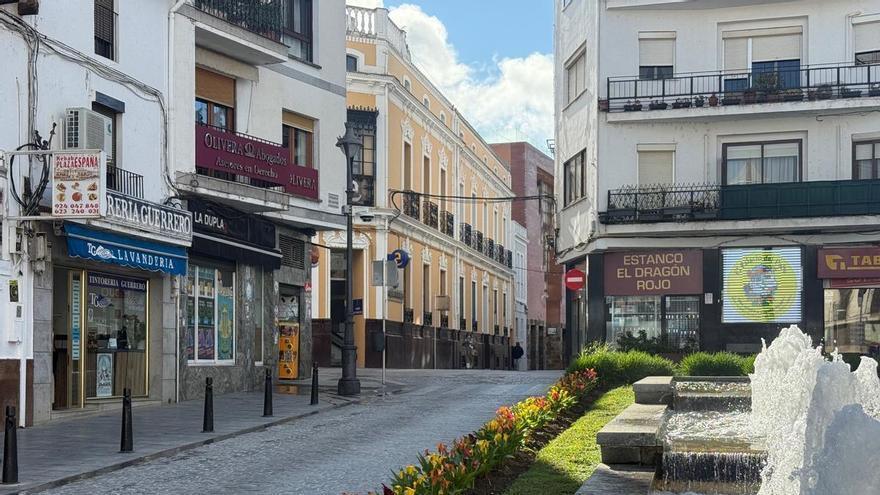 Muere un hombre de 55 años en la plaza del Rastro de Mérida por causas naturales