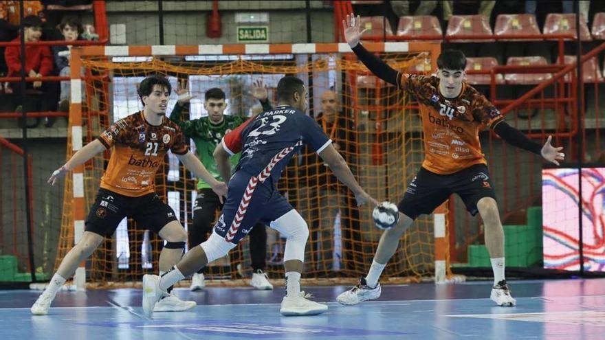 El Horneo Alicante roza la épica en Torrelavega tras un ejercicio de fe y carácter (29-28)