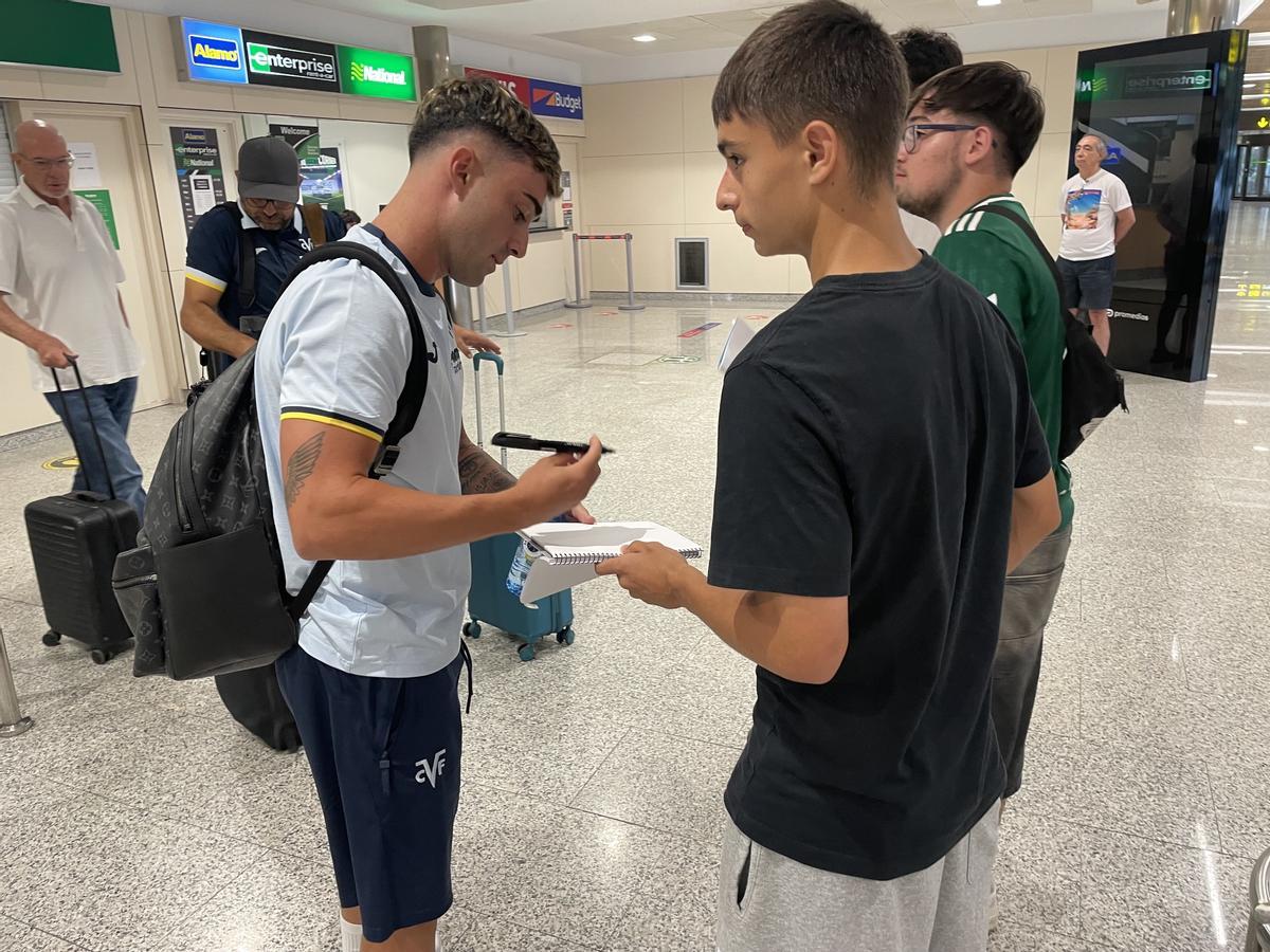 Alberto Moleiro, en la llegada del Villarreal a Santander, donde este domingo jugará ante el Racing en El Sardinero.