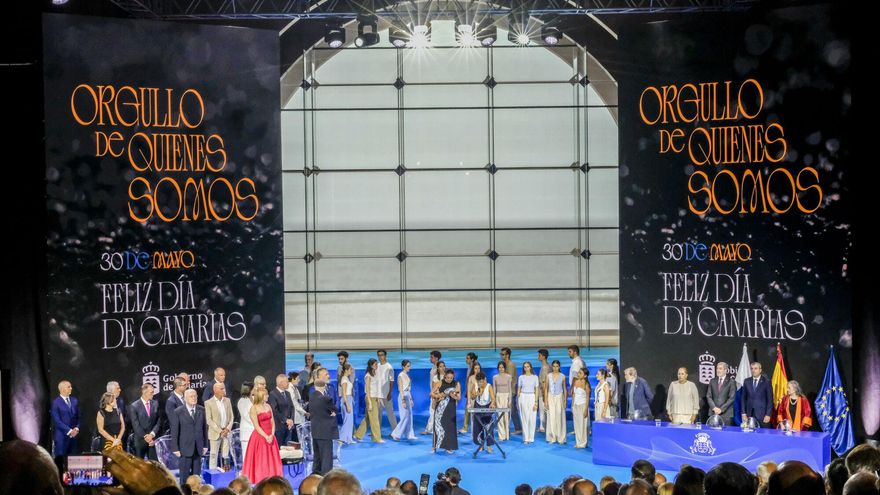 Acto Día de Canarias en el Alfredo Kraus
