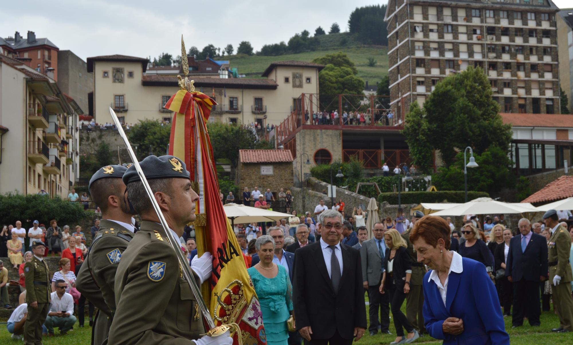 EN IMÁGENES: Así fue la jura de bandera civil en Cangas de Narcea