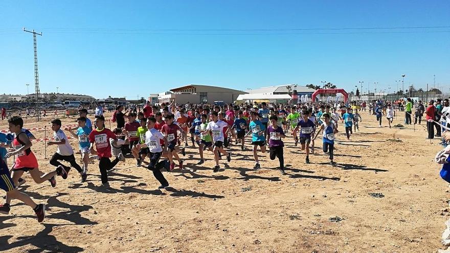 Un momento de las pruebas celebradas durante la jornada de ayer en el circuito de cross municipal de San Pedro.