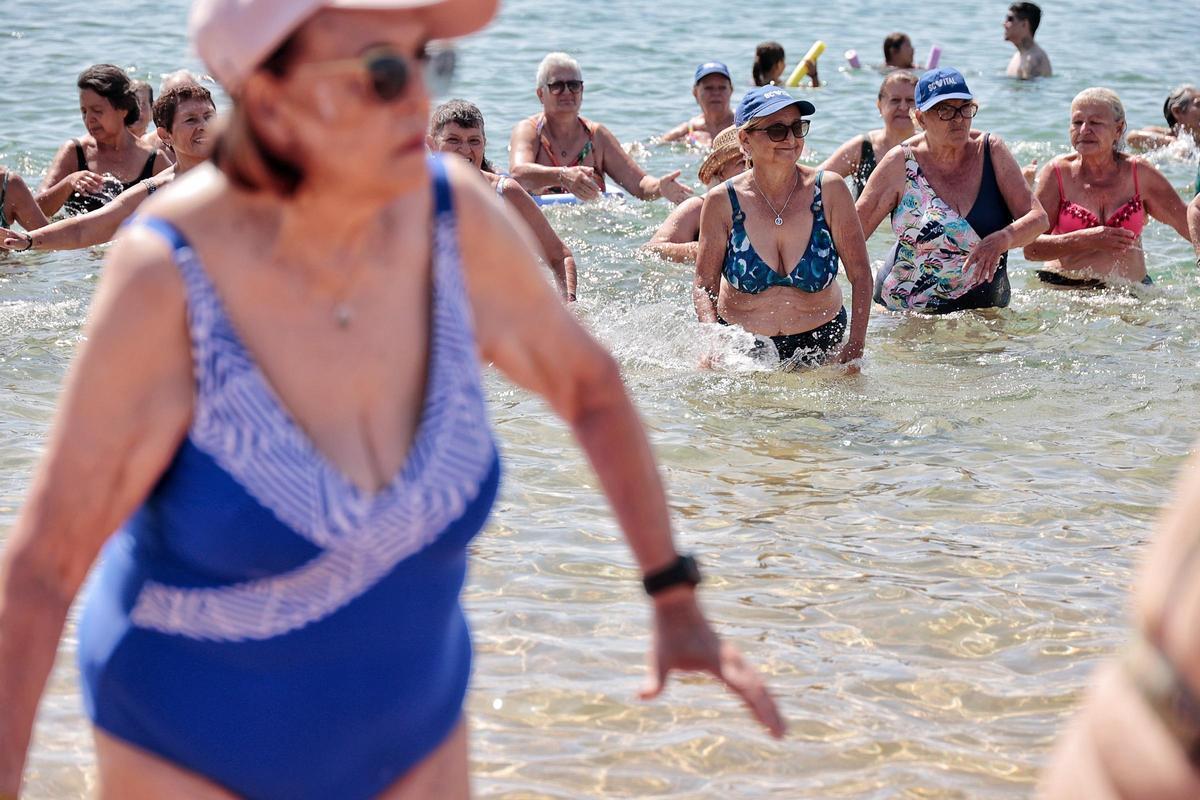 Olimpiadas Playeras en la playa de Las Teresitas por el Día de Los Abuelos y Abuelas Olimpiadas Playeras en la playa de Las Teresitas por el Día de Los Abuelos y Abuelas