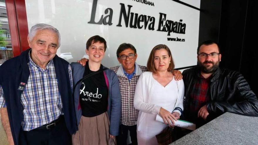 Por la izquierda, Javier Fernández Conde, Raquel Suárez, Roberto Sánchez Ramos, Raquel Alonso y el geógrafo Toño Huerta.