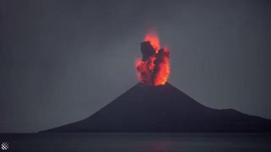 Así ha entrado en erupción el volcán Krakatoa