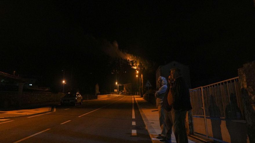 Cuatro incendios en Vilardevós y Ponteceso arrasan ya 1.000 hectáreas