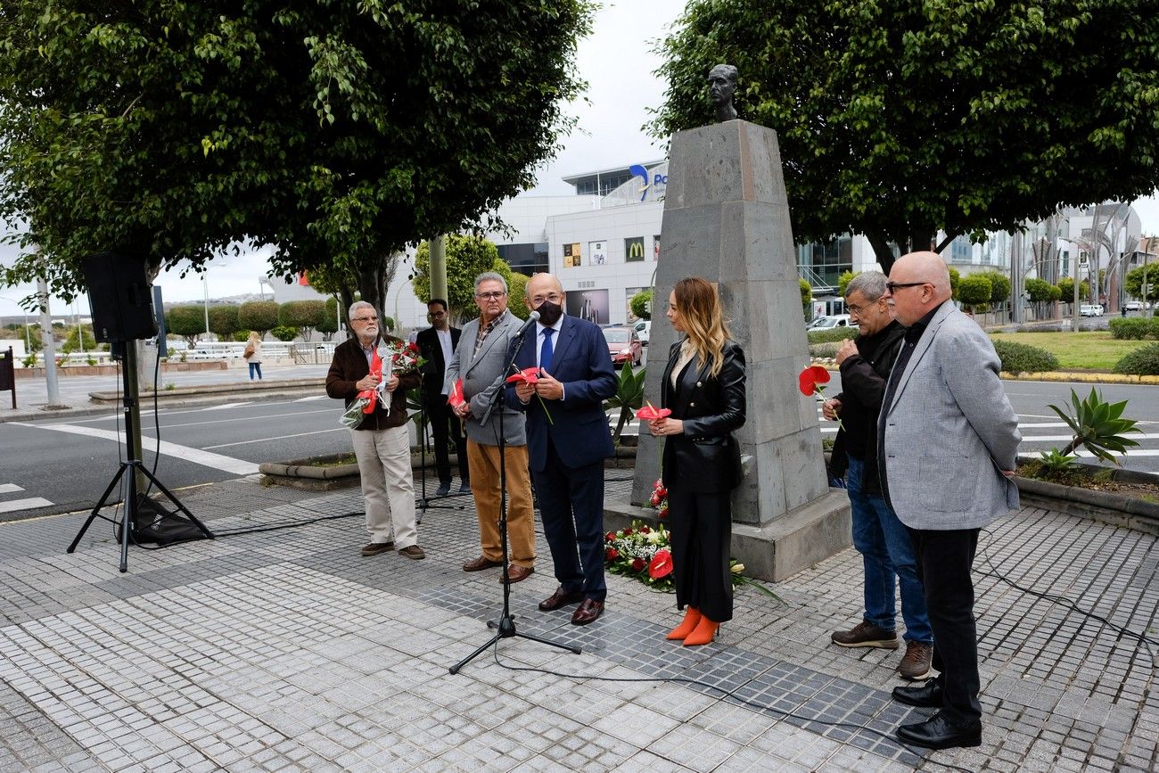 Ofrenda floral ante el busto de Felo Monzón por el 112 aniversario de su nacimiento