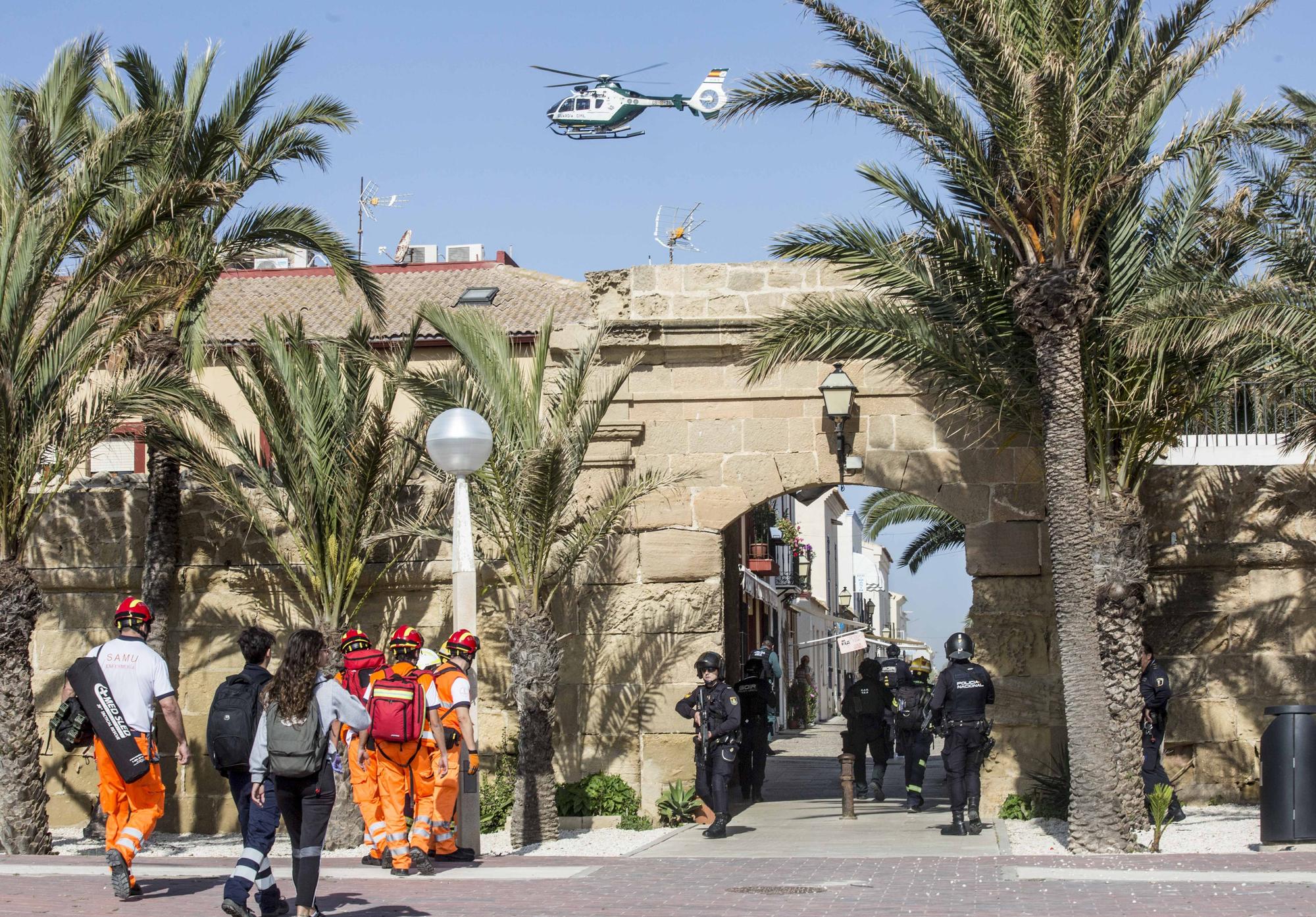 El GAR de la Guardia Civil y el Servicio de Prevención y Extinción de Incendios de los Bomberos de Alicante protagonizan en Tabarca un llamativo simulacro de emergencia