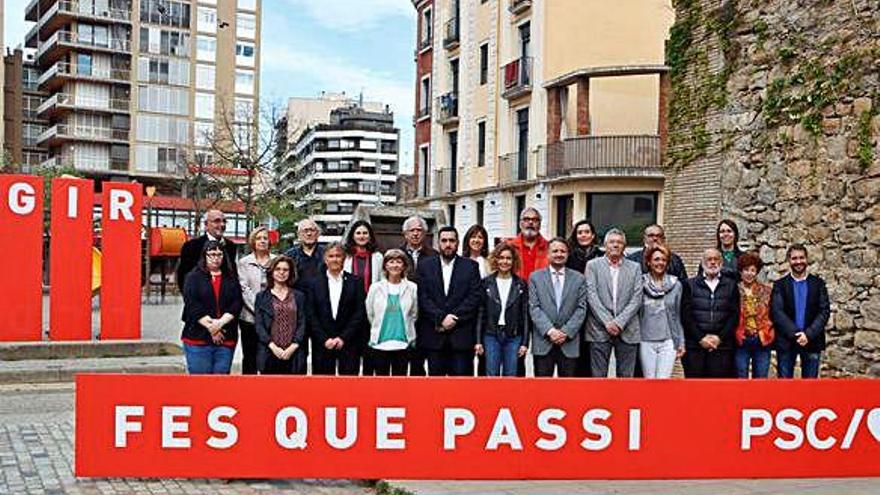 Meritxell Batet, amb els membres de la candidatura del PSC per Girona a les generals.