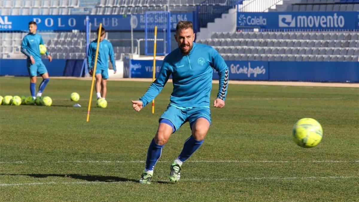 Ángel Martínez, durante un entrenamiento con el Sabadell.