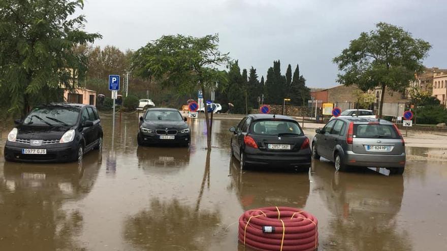 L&#039;aparcament de Sant Sebastià ple d&#039;aigua.