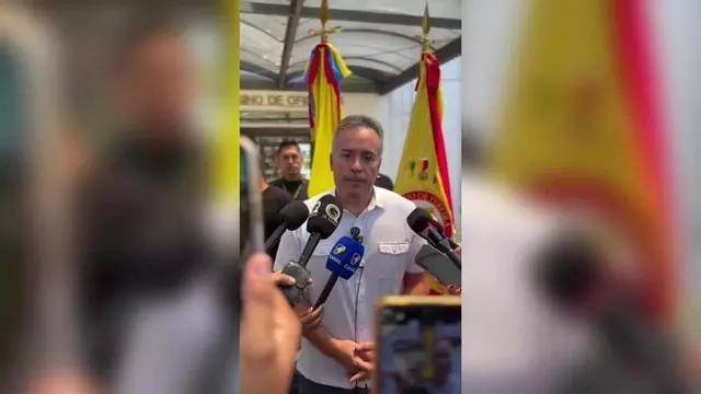 El alcalde de Pereira decreta toque de queda y se emociona al hablar de las víctimas del terremoto en Colombia
