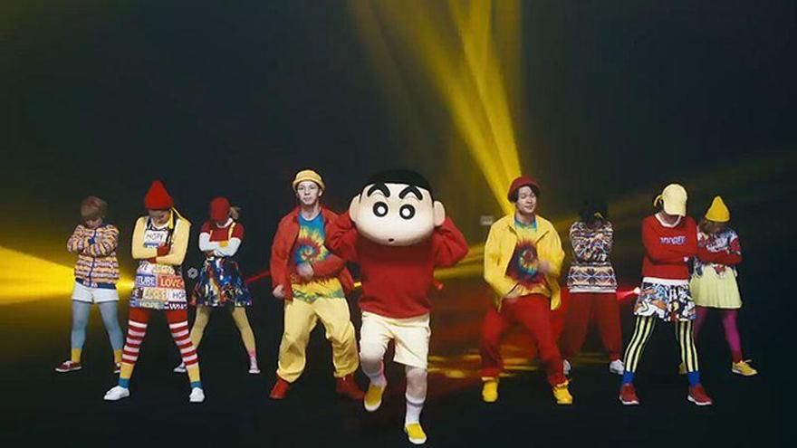 Shin Chan celebra su 25º aniversario haciendo bailar a la ciudad de Kasukabe