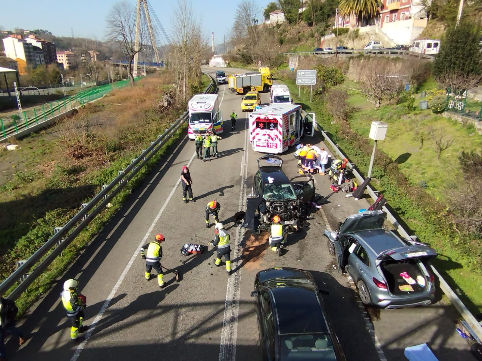 Grave accidente de tráfico en el Corredor del Nalón, con al menos un muerto, un herido muy grave y varios lesionados más