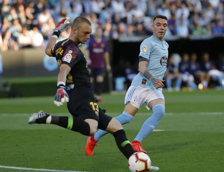 El Celta tumba al Barça y acaricia la permanencia. // A. Villar | J. Lores