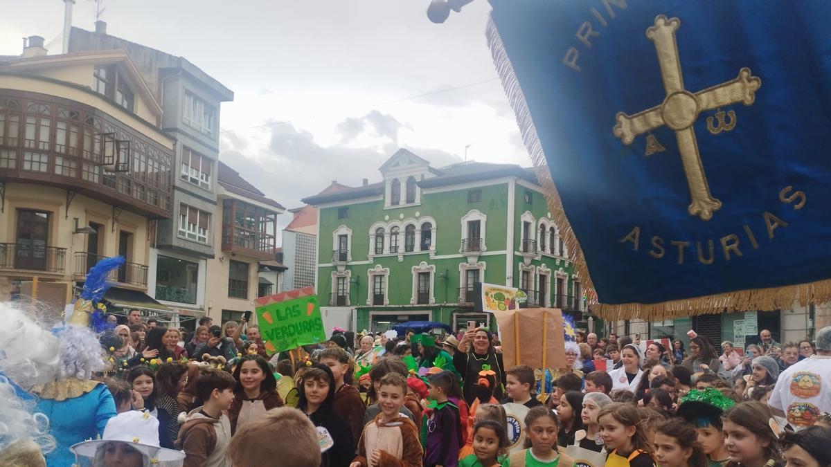 VÍDEO: Pasacalles de Carnaval del colegio público Virgen del Fresno