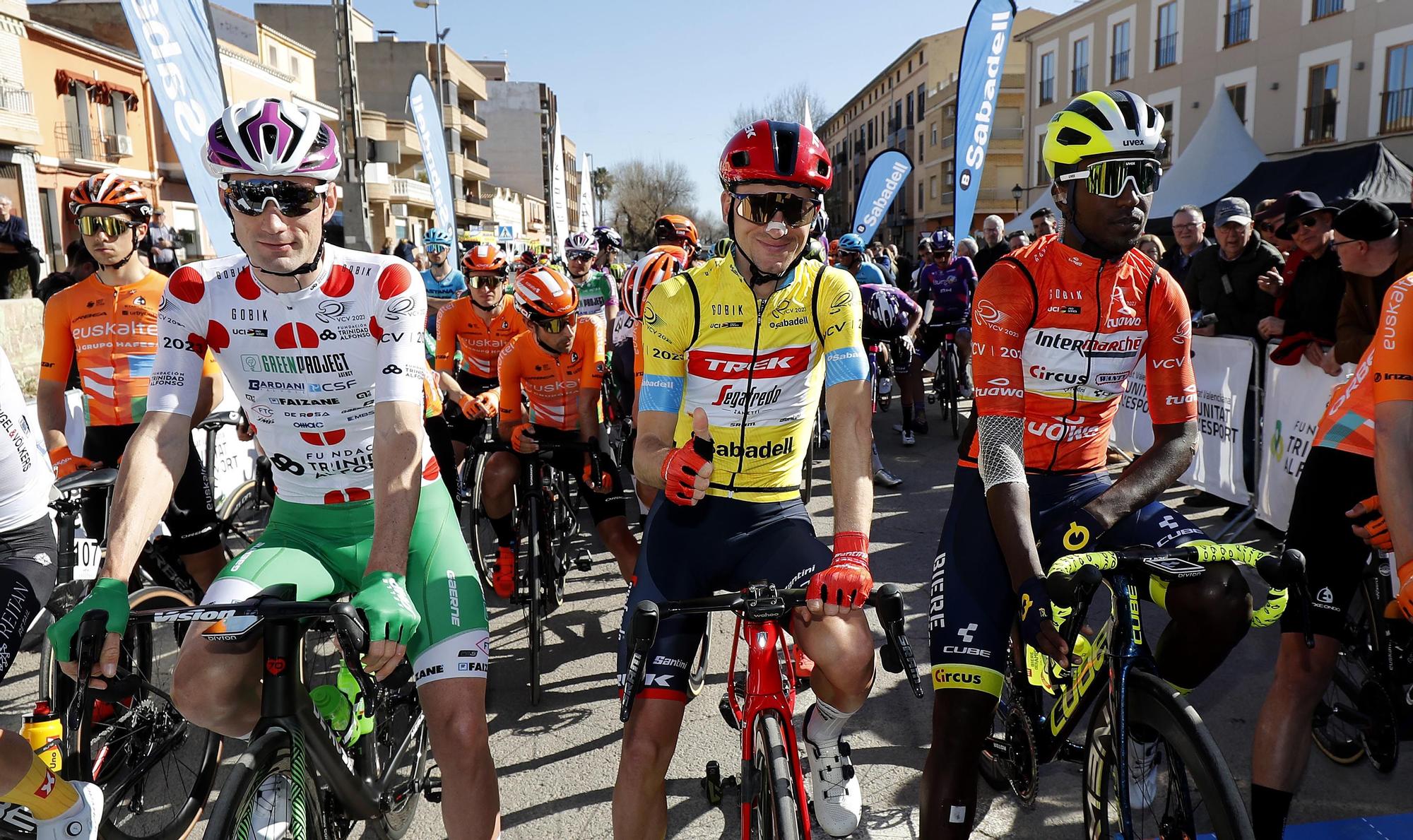 Salida de la Volta Ciclista a la Comunitat Valenciana desde Bétera