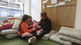 El primer abrazo a las víctimas del incendio de València: "Una mujer se tuvo que despedir de su madre por teléfono"