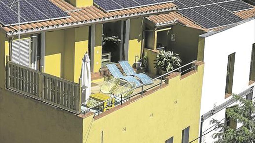 El covid-19 amenaza a los paneles solares