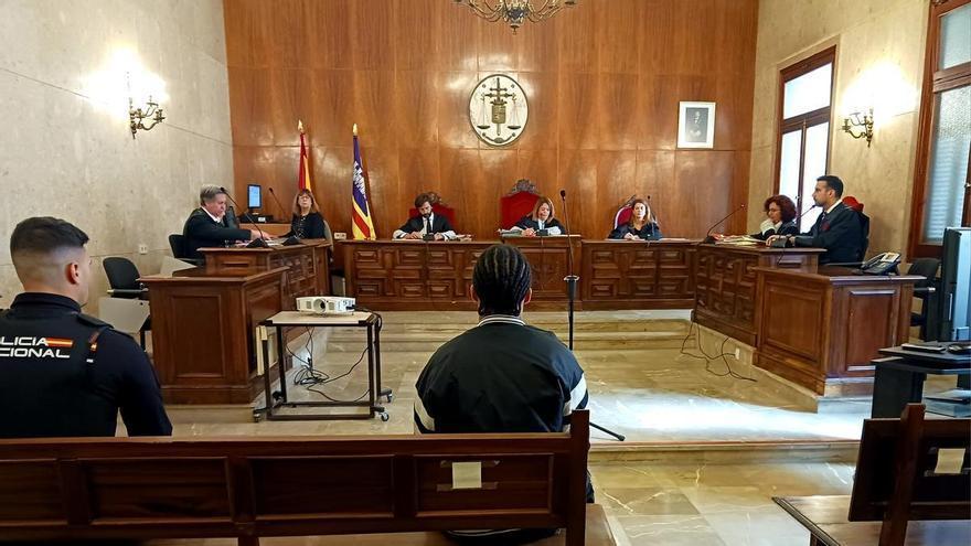 Acepta dos años y tres meses de cárcel por intentar matar a su pareja con un machete en Palma