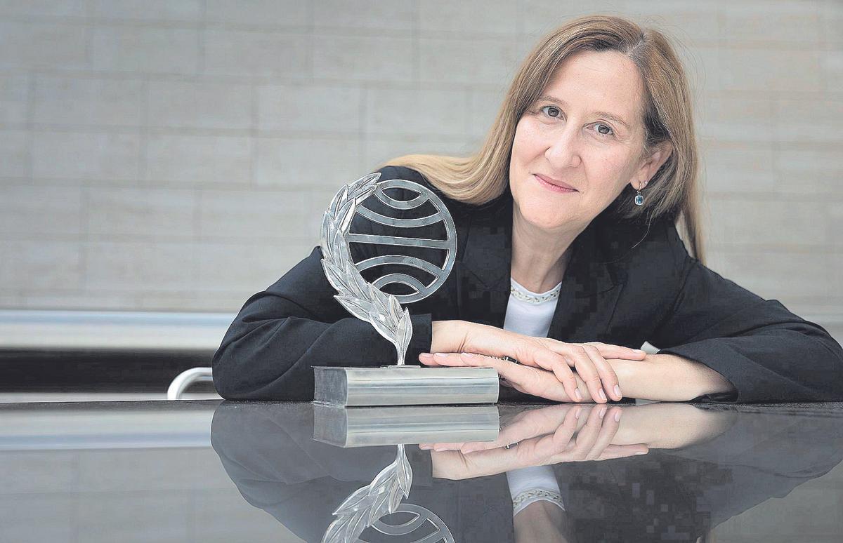 La escritora Luz Gabás, ganadora del último premio Planeta