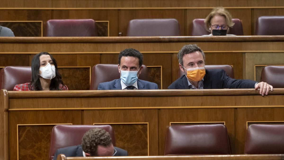 La líder de Cs, Inés Arrimadas; el vicesecretario general de Ciudadanos (Cs), Edmundo Bal; y el diputado de Cs en el Congreso por Málaga, Guillermo Díaz.