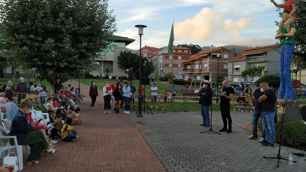 Un momento de la inauguración oficial de la estatua.