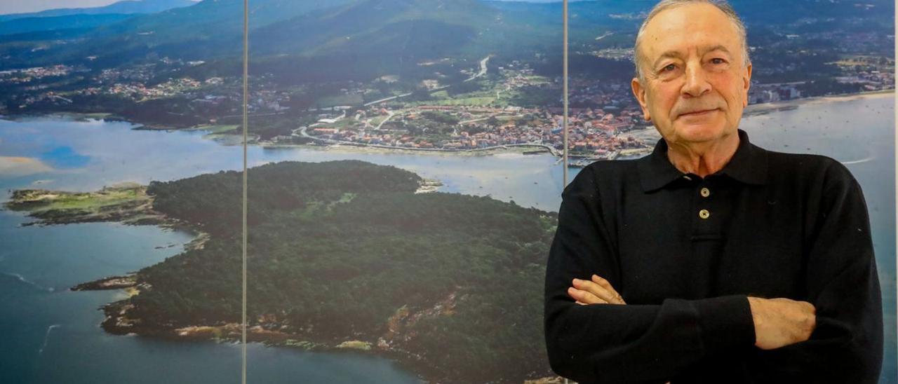 Jorge Martínez-Vázquez a su paso por la delegación de FARO DE VIGO en su ciudad natal.  | // I. ABELLA