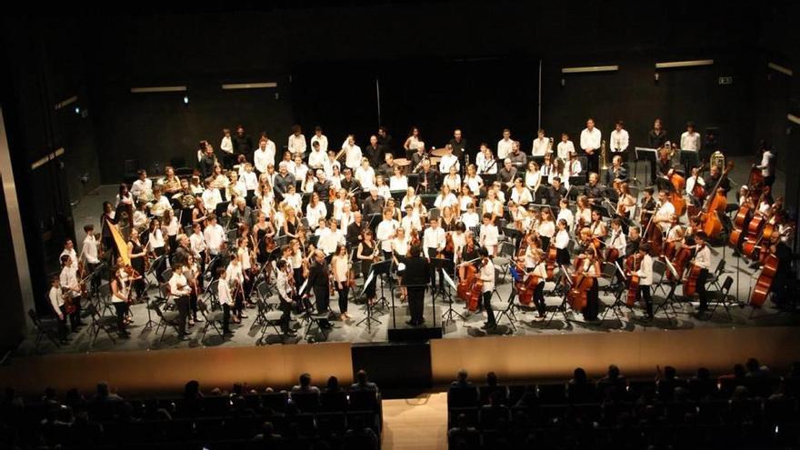 La ´Petita Simfònica´ del año pasado durante su concierto final después del campus.