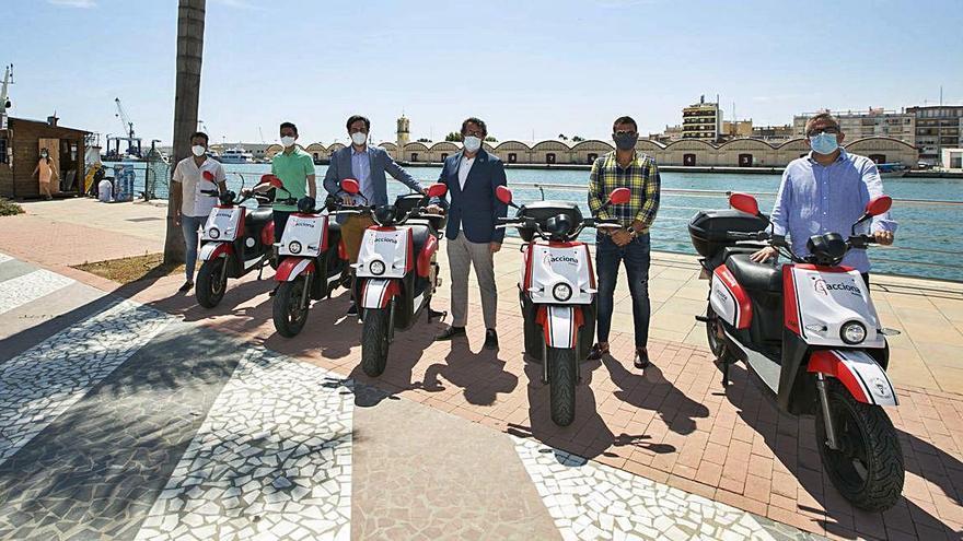 Gandia impulsa el turismo sostenible con el segundo verano con motos eléctricas de alquiler