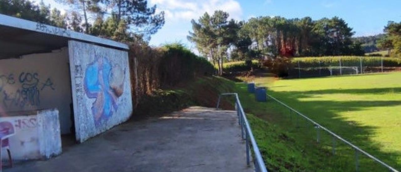 Campo de fútbol de Meangos y &#039;bochinche&#039;