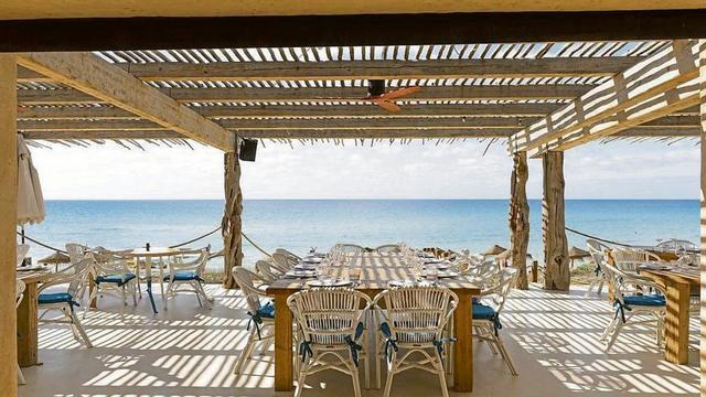 The terrace of the restaurant at Hannah Formentera. | PHOTOS: HANNAH FORMENTERA