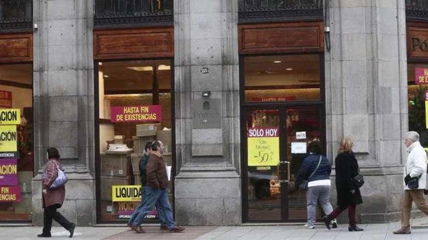 Exterior de la tienda de Pórtico en la calle Policarpo Sanz de Vigo. // Adrián Irago