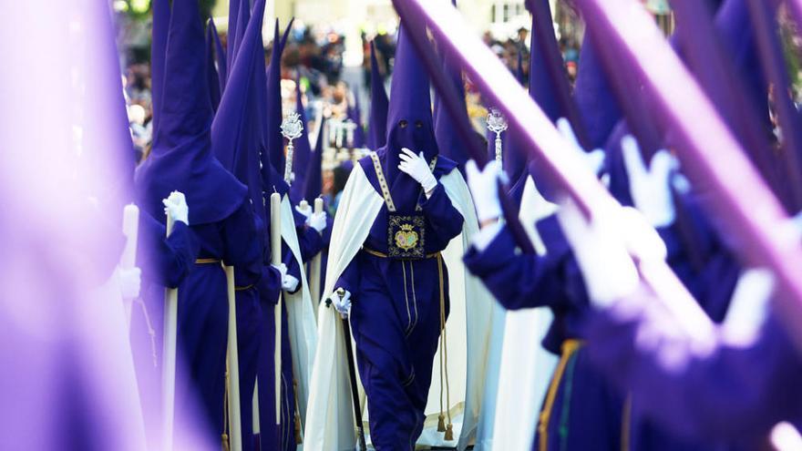 Numerosas ciudades anunciaron este sábado la cancelación de sus procesiones de Semana Santa.