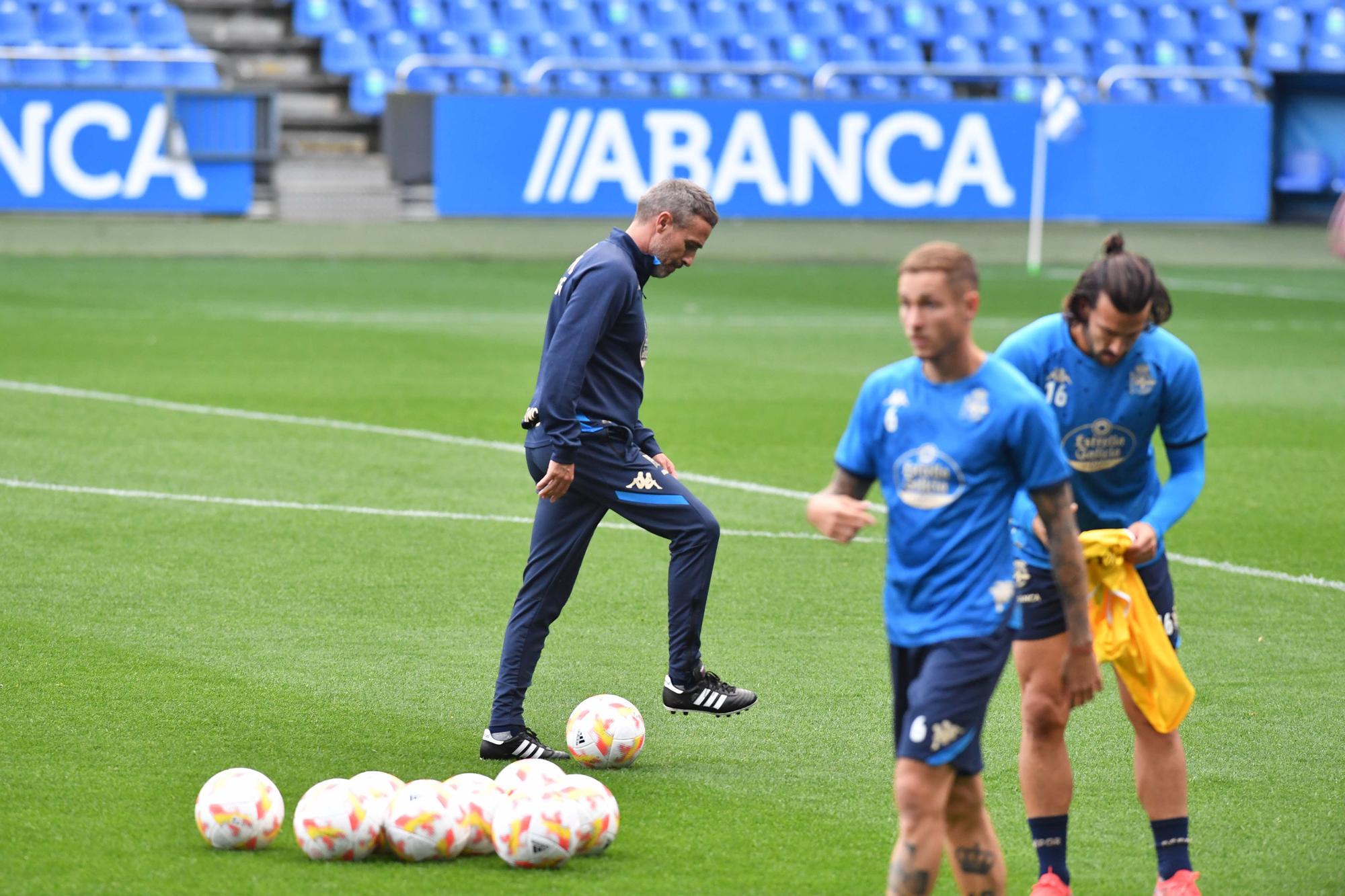 Óscar Cano toma las riendas del Dépor con su primer entrenamiento en Riazor