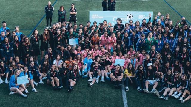 Foto de familia tras la entrega de trofeos de la categoría infantil. | FDV