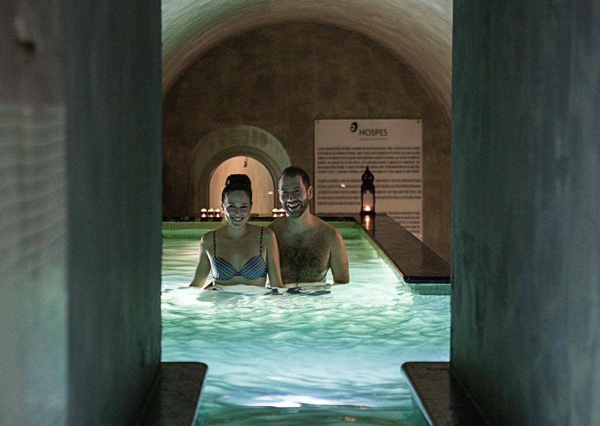 Dos visitantes disfrutan del Spa Bodyna.