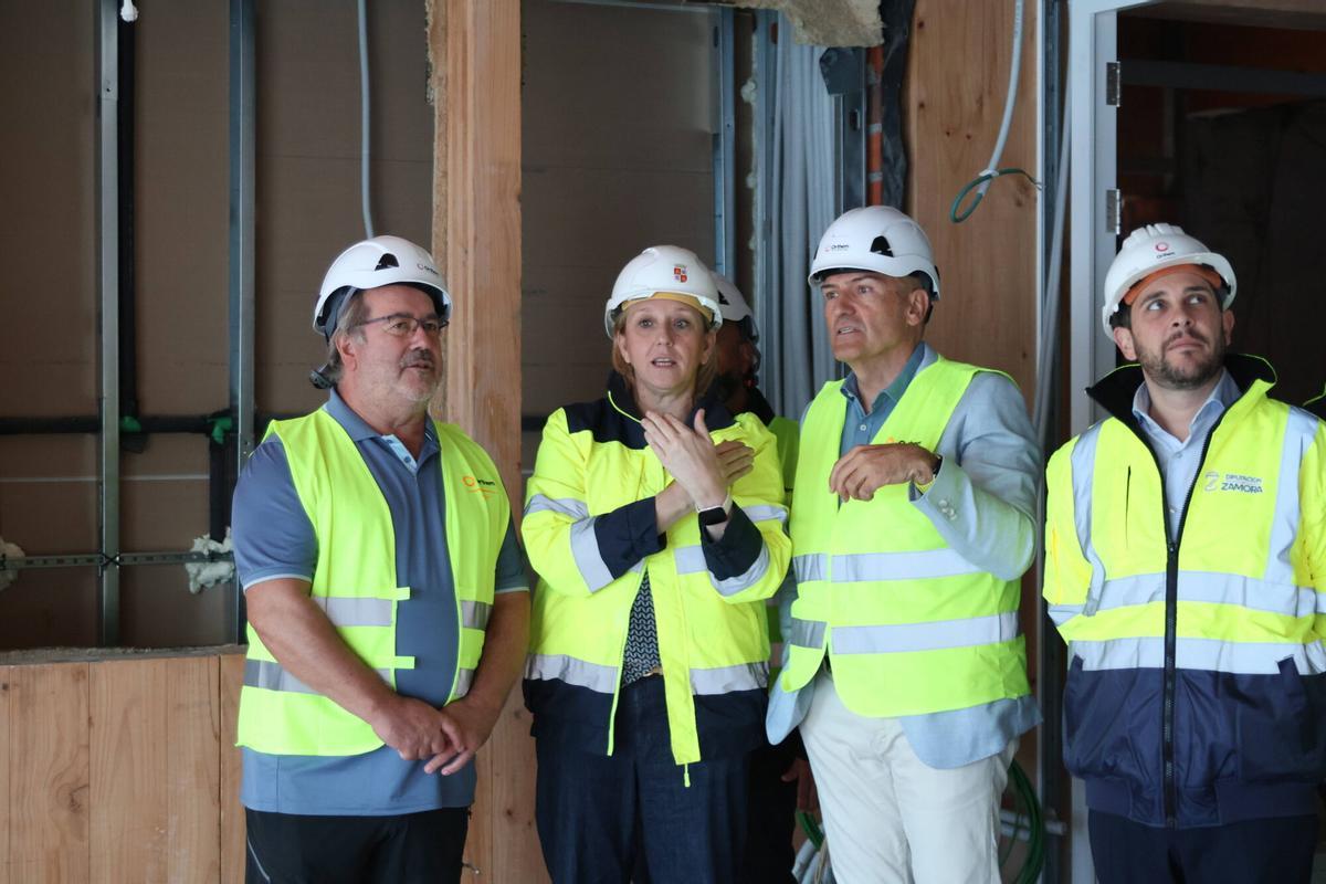 La vicepresidenta segunda, Isabel Blanco, visita las obras del Centro Cívico de Zamora
