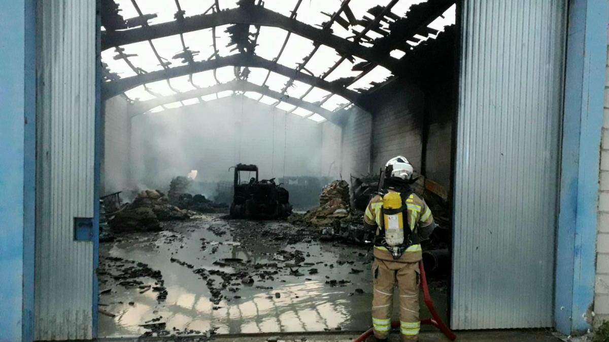 Un incendio destruye una granja de cerdos