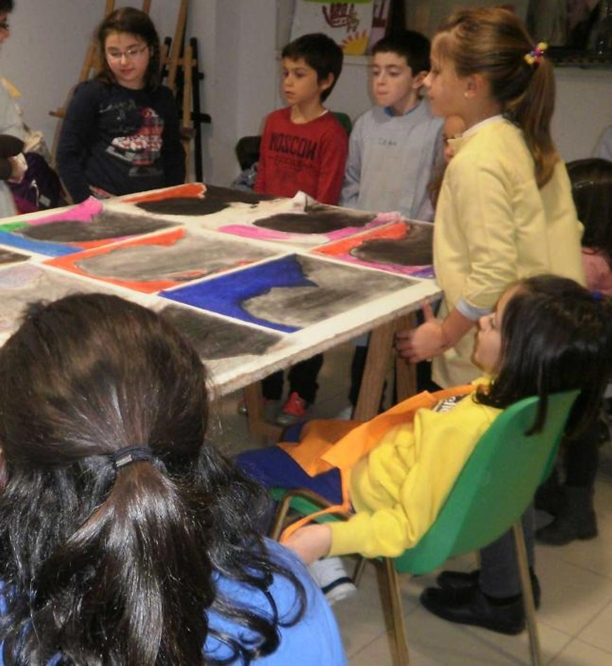 Los niños, durante el taller celebrado en Candás.