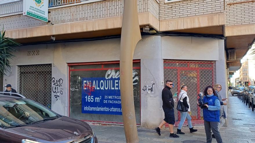 Local alquilado por el Ayuntamiento de Torrevieja en el centro del casco urbano para albergar dependencias municipales por 31.OOO euros anuales