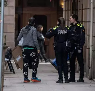 Inquietud al Gòtic per l’aparició de "narcolocals"  a peu de carrer